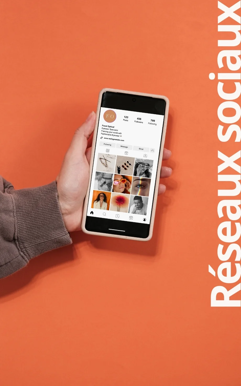 j'aide les entrepreneurs et les entreprises à être visible sur les réseaux sociaux